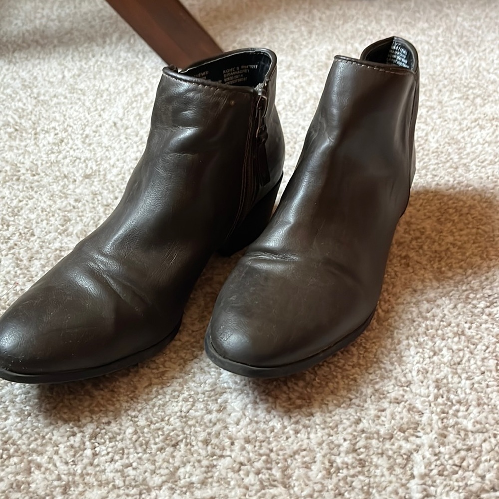 Vera Wang Grey booties